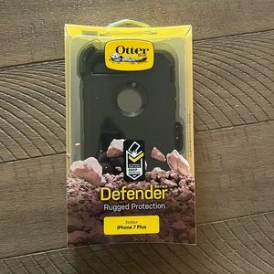 iPhone 7 Plus otter box case with belt holder brand new!!
